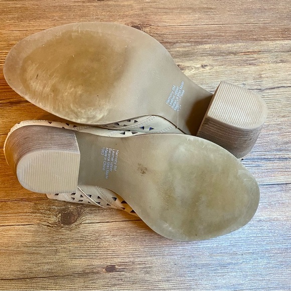 Steve Madden Beige Cutout Mules - Picture 9 of 10